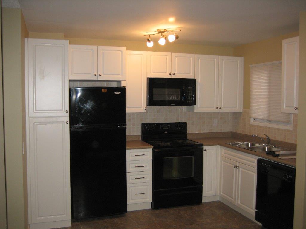 SUBURBAN CHIC ~ Fully Upgraded Home with NEW KITCHEN & Bonus Basement Development! - Thumbnail 20