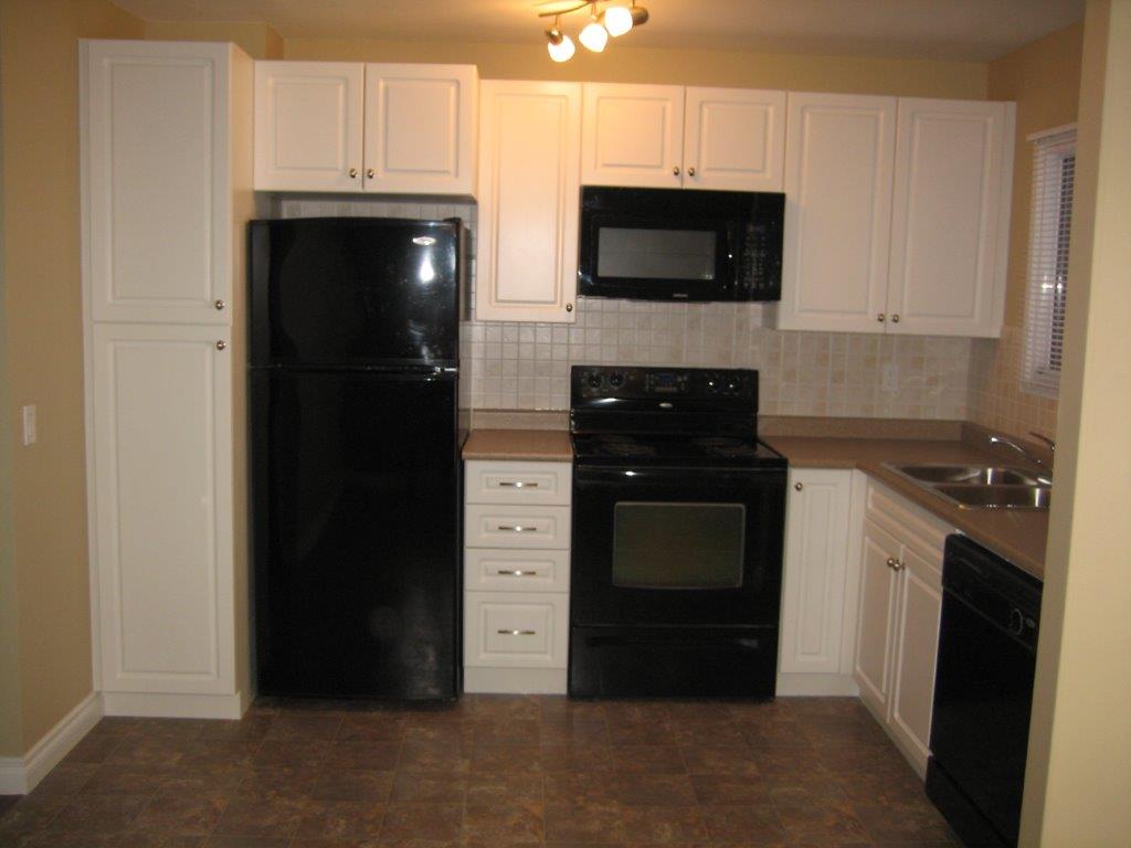 SUBURBAN CHIC ~ Fully Upgraded Home with NEW KITCHEN & Bonus Basement Development! - Thumbnail 21