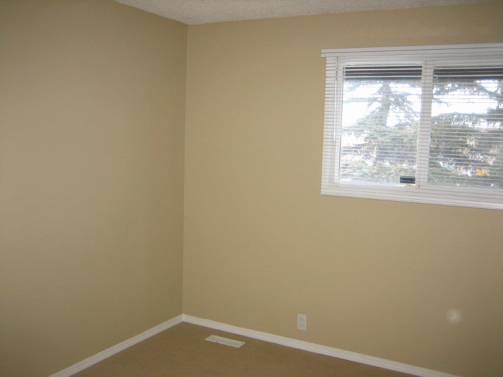 SUBURBAN CHIC ~ Fully Upgraded Home with NEW KITCHEN & Bonus Basement Development! - Thumbnail 29