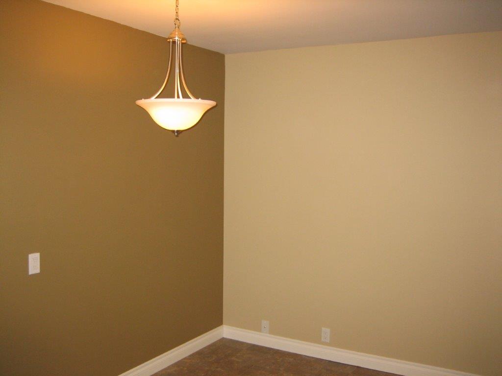 SUBURBAN CHIC ~ Fully Upgraded Home with NEW KITCHEN & Bonus Basement Development! - Thumbnail 12