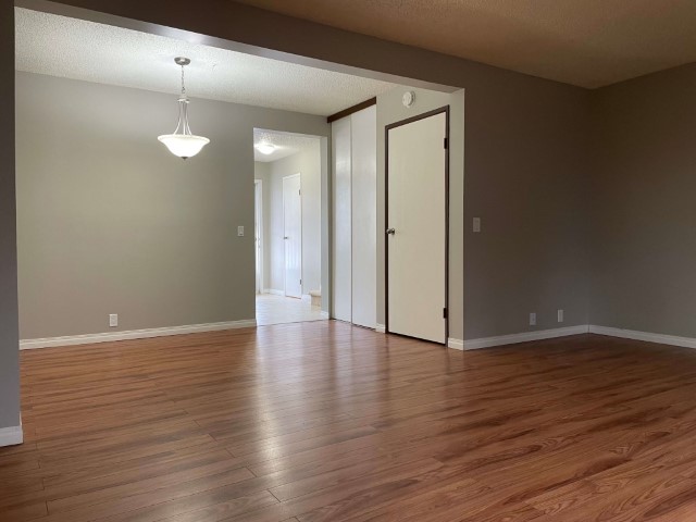 SIMPLY ELEGANT ~ Contemporary Townhome for a Happy Family or Professional ~ - Thumbnail 4