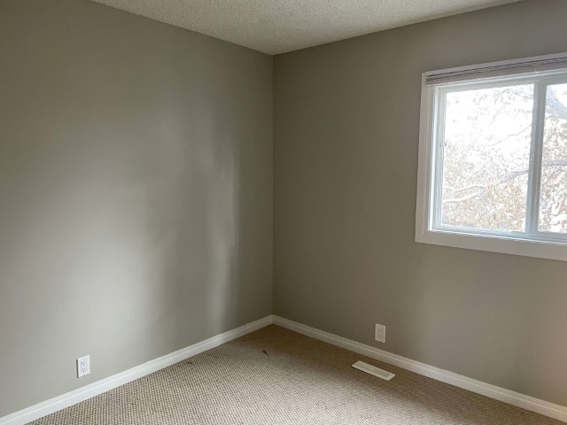 SIMPLY ELEGANT ~ Contemporary Townhome for a Happy Family or Professional ~ - Thumbnail 18
