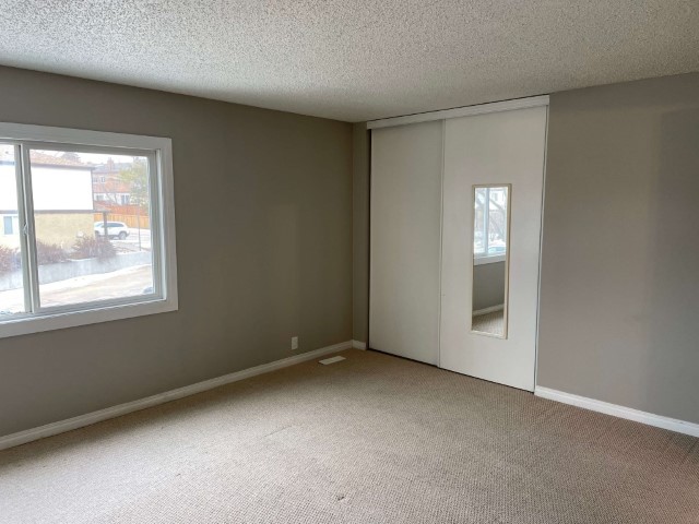 SIMPLY ELEGANT ~ Contemporary Townhome for a Happy Family or Professional ~ - Thumbnail 10