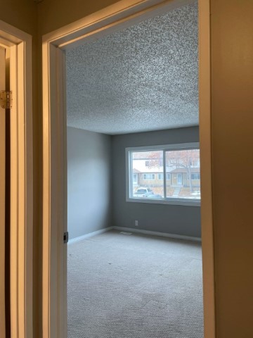 SIMPLY ELEGANT ~ Contemporary Townhome for a Happy Family or Professional ~ - Thumbnail 16