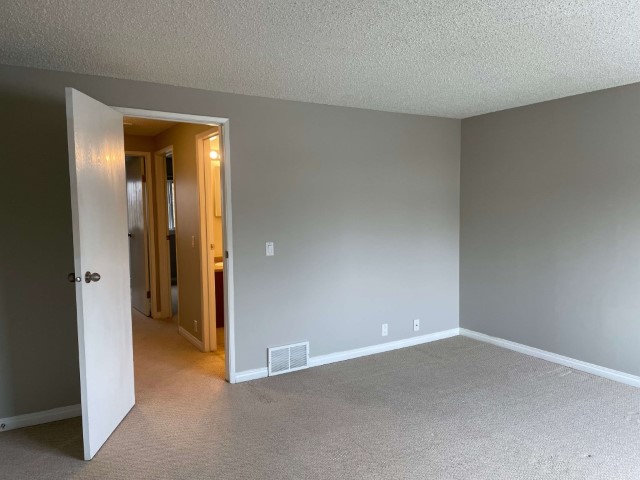 SIMPLY ELEGANT ~ Contemporary Townhome for a Happy Family or Professional ~ - Thumbnail 11