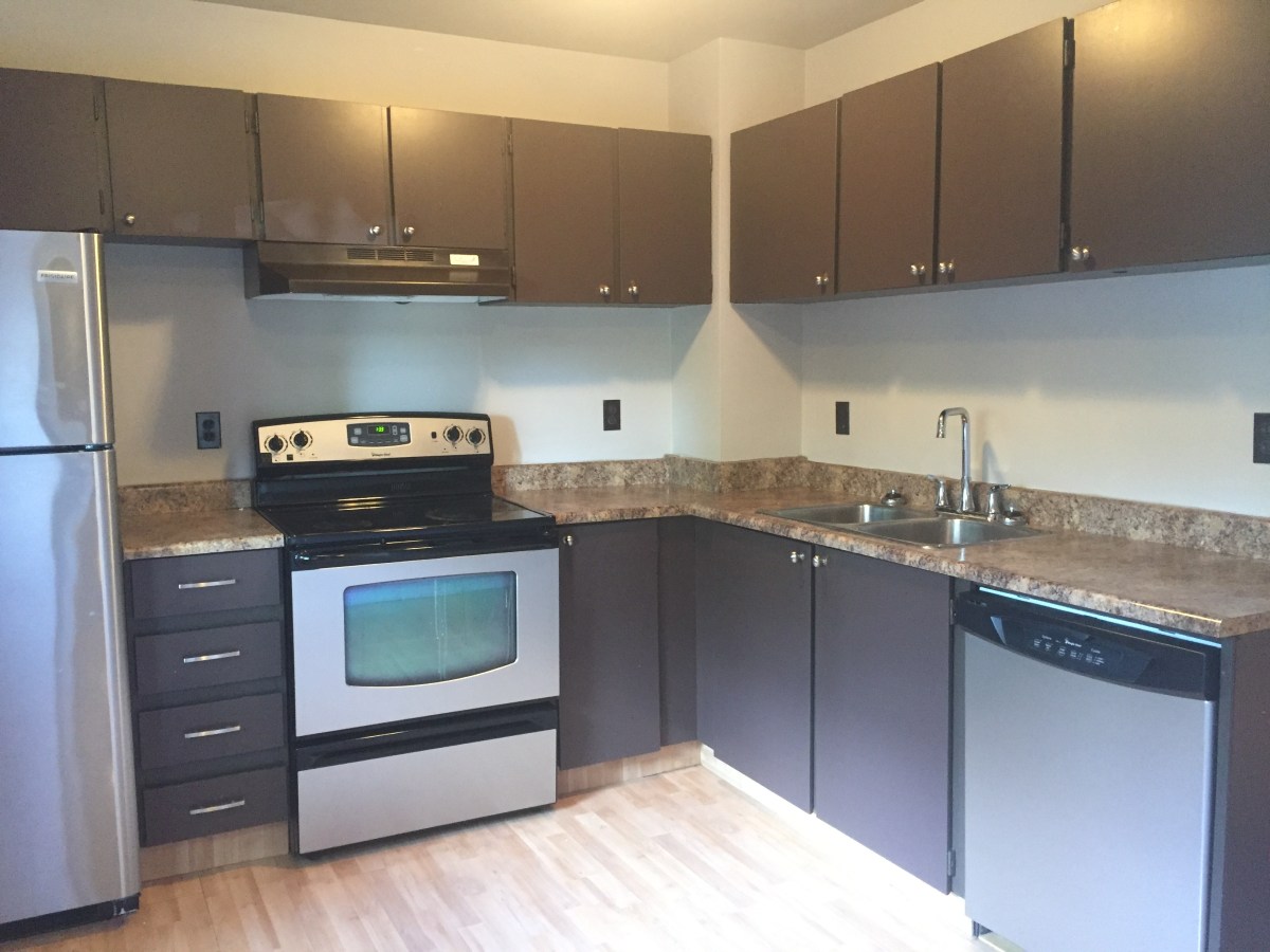 CONTEMPORARY 3 Bed & Beautiful Floors - A Must See! - Thumbnail 13