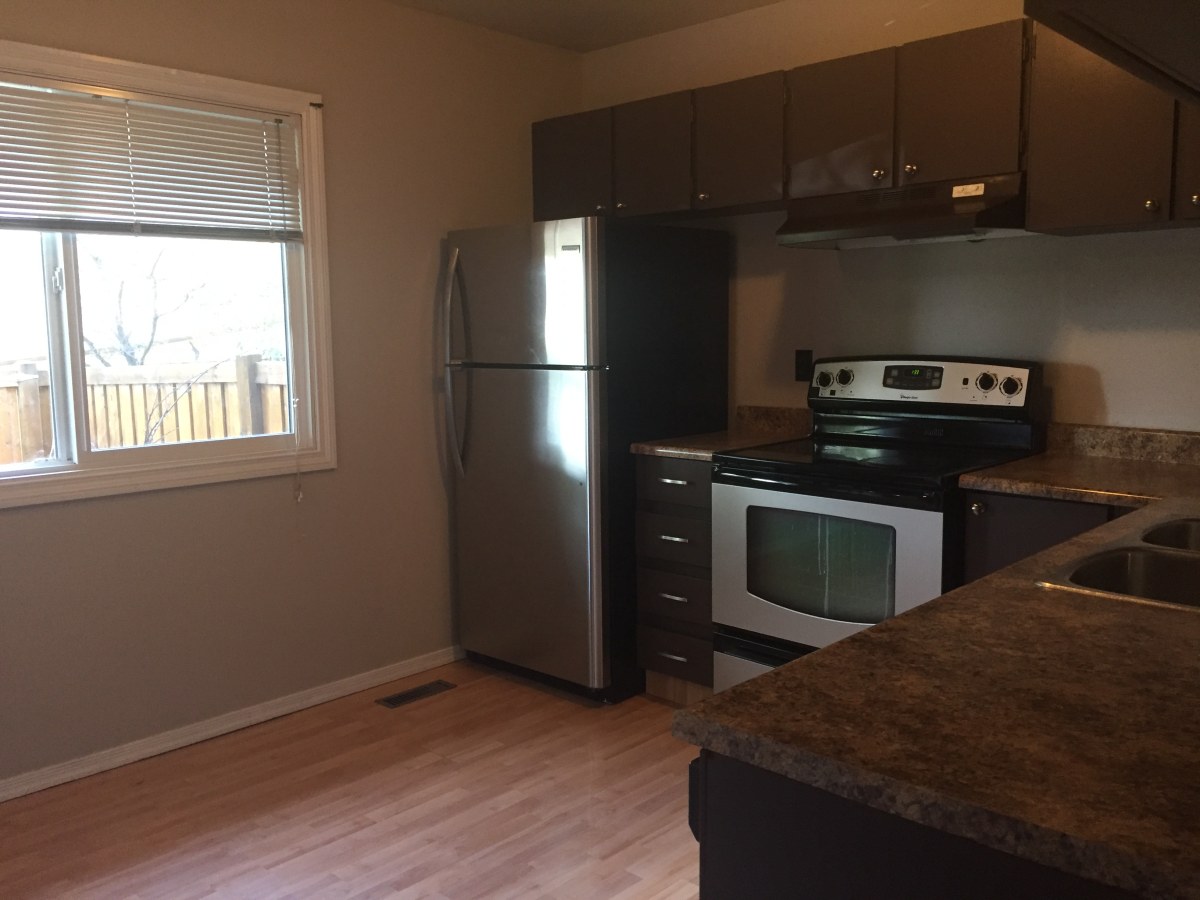 CONTEMPORARY 3 Bed & Beautiful Floors - A Must See! - Thumbnail 14