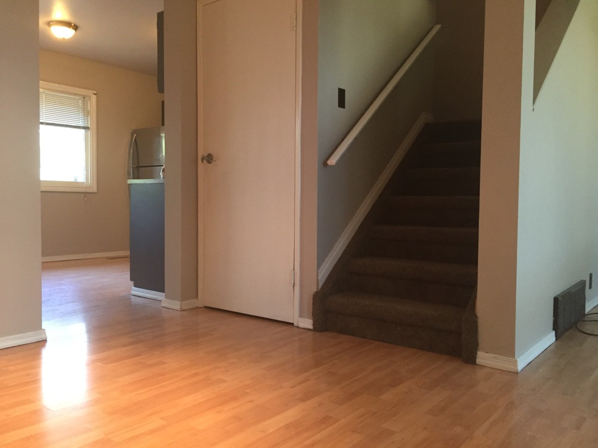 CONTEMPORARY 3 Bed & Beautiful Floors - A Must See! - Thumbnail 4