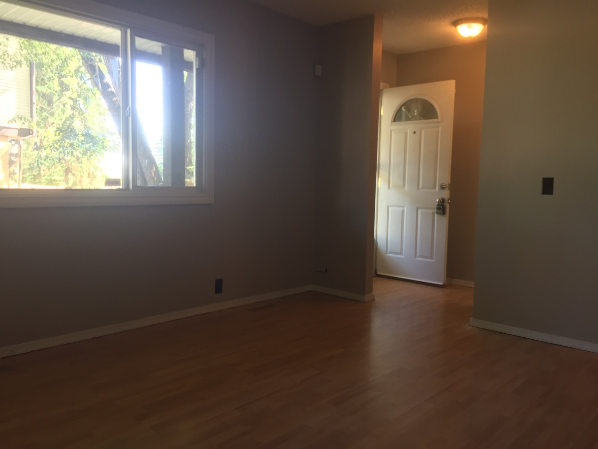 CONTEMPORARY 3 Bed & Beautiful Floors - A Must See! - Thumbnail 5
