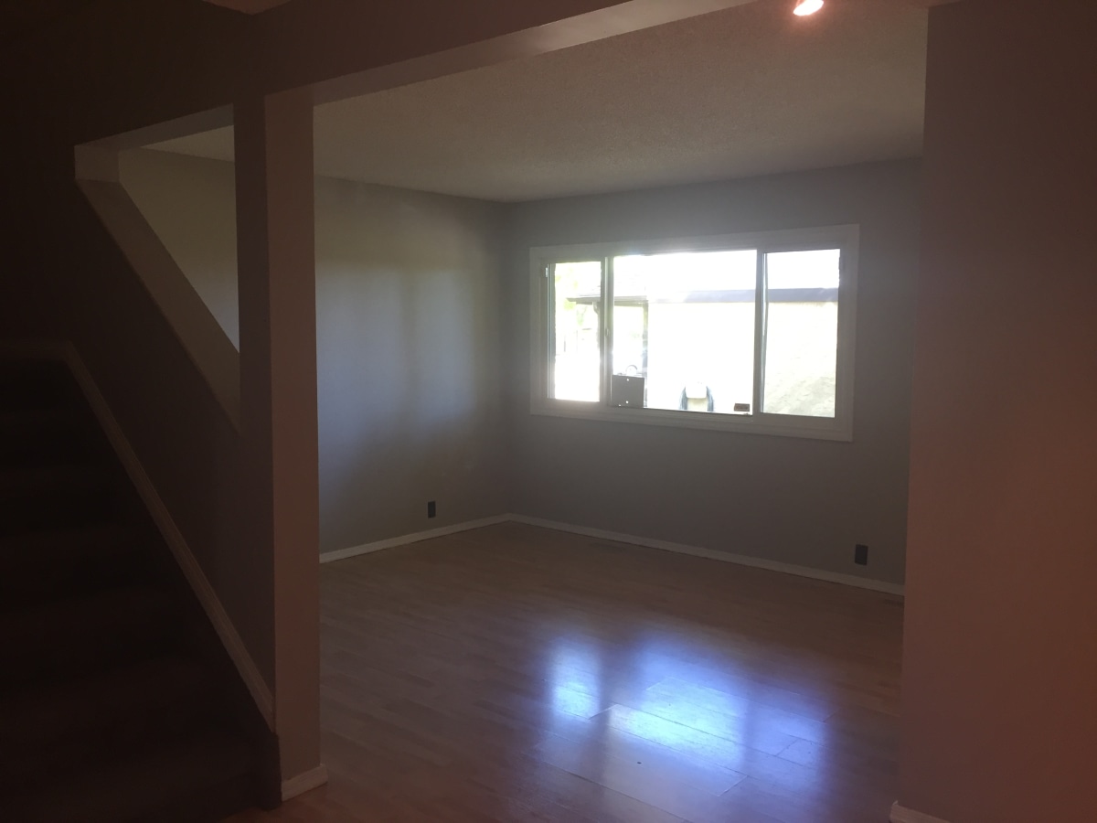 CONTEMPORARY 3 Bed & Beautiful Floors - A Must See! - Thumbnail 7
