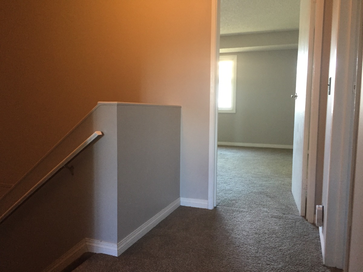 CONTEMPORARY 3 Bed & Beautiful Floors - A Must See! - Image 1