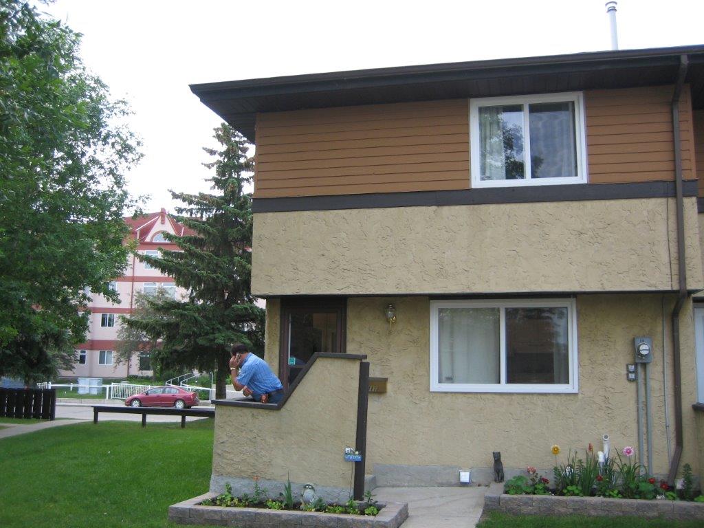 Nature Lovers' Paradise ~ Fully Upgraded Townhome - Thumbnail 30