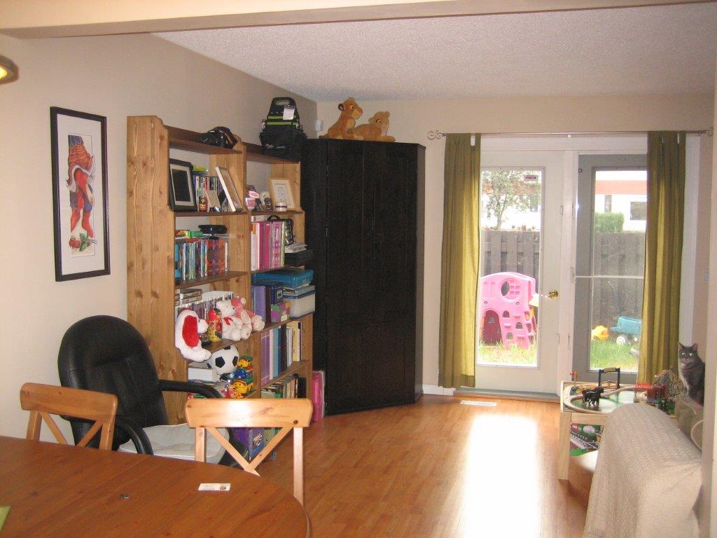 Nature Lovers' Paradise ~ Fully Upgraded Townhome - Thumbnail 2