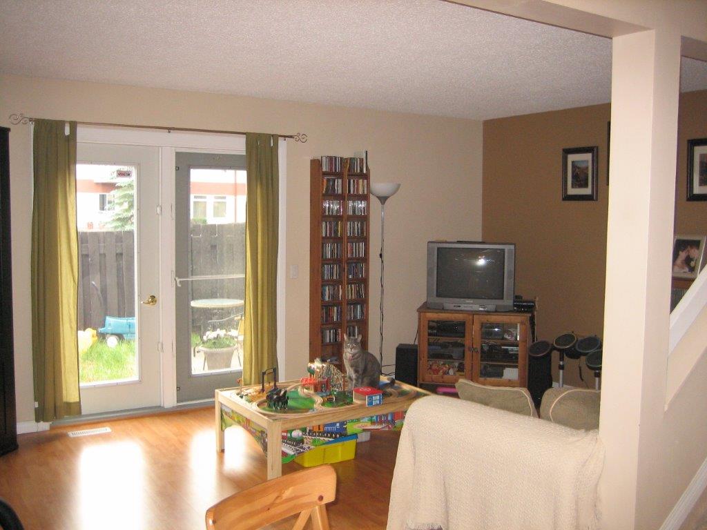 Nature Lovers' Paradise ~ Fully Upgraded Townhome - Thumbnail 5