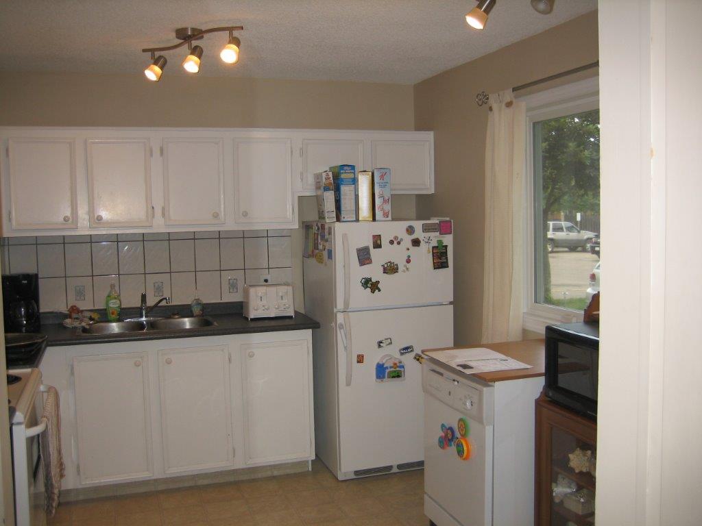 Nature Lovers' Paradise ~ Fully Upgraded Townhome - Thumbnail 7