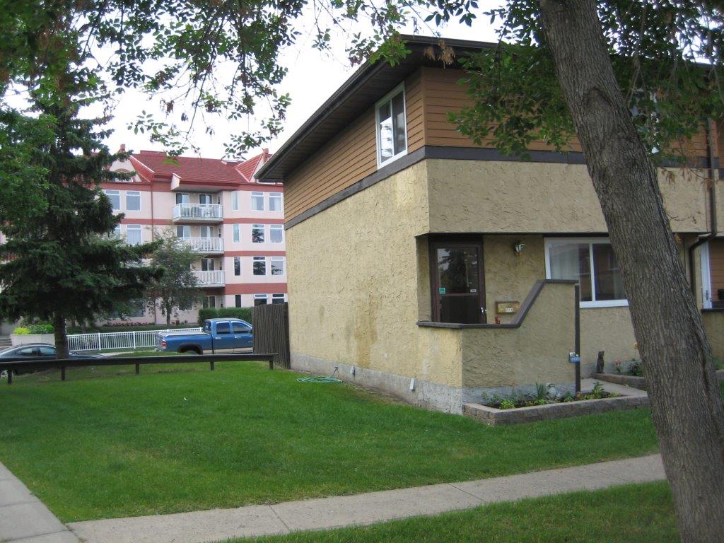 Nature Lovers' Paradise ~ Fully Upgraded Townhome - Thumbnail 23