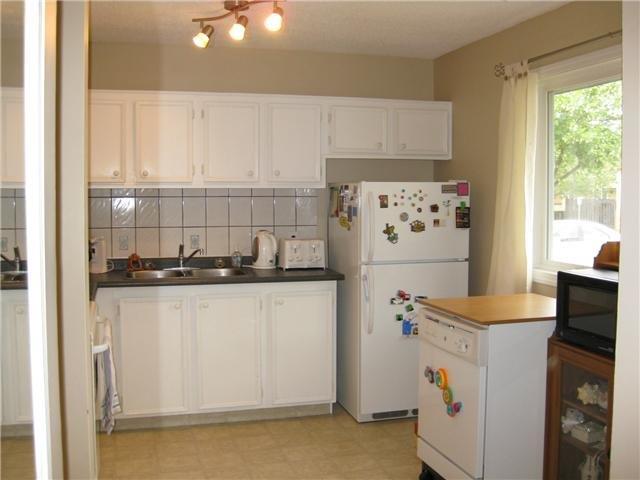 Nature Lovers' Paradise ~ Fully Upgraded Townhome - Thumbnail 8