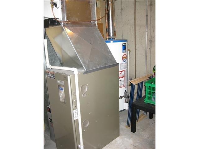 Nature Lovers' Paradise ~ Fully Upgraded Townhome - Thumbnail 21