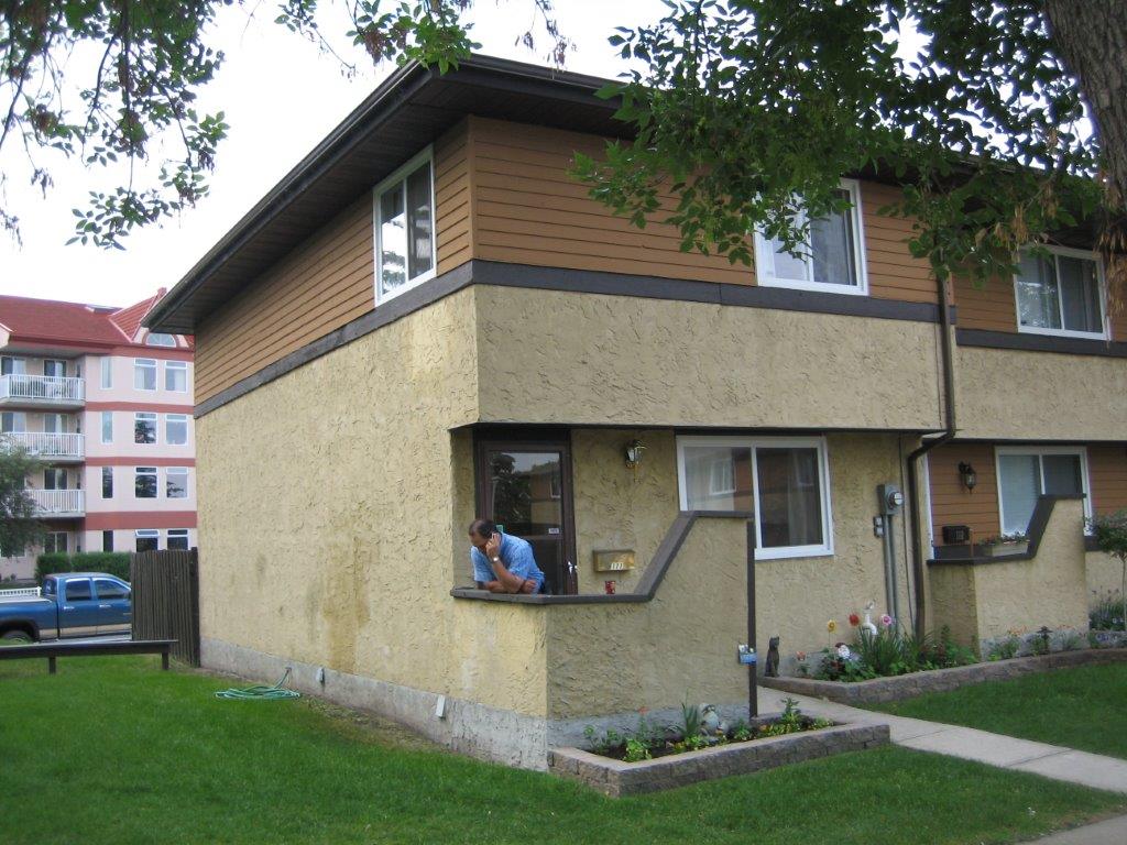 Nature Lovers' Paradise ~ Fully Upgraded Townhome - Thumbnail 28