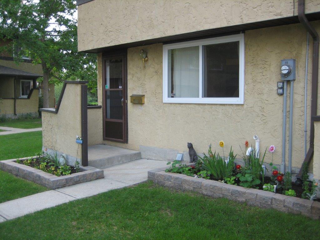 Nature Lovers' Paradise ~ Fully Upgraded Townhome - Thumbnail 22