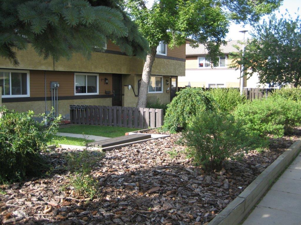 Discover this Pretty Townhome in a Pet-Friendly Community - Thumbnail 39