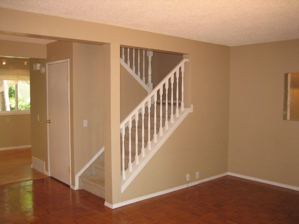 Discover this Pretty Townhome in a Pet-Friendly Community - Thumbnail 2
