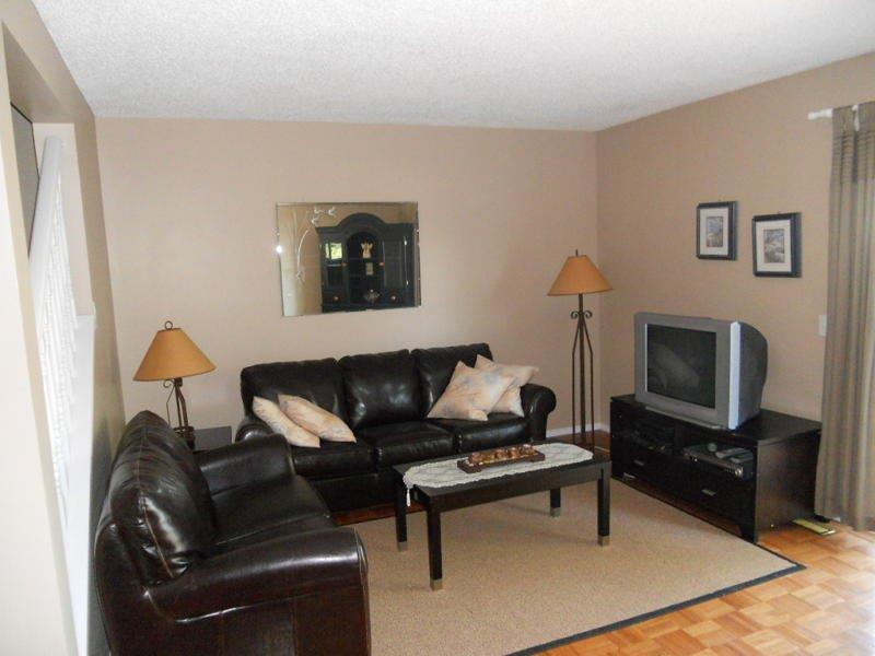 Discover this Pretty Townhome in a Pet-Friendly Community - Thumbnail 7