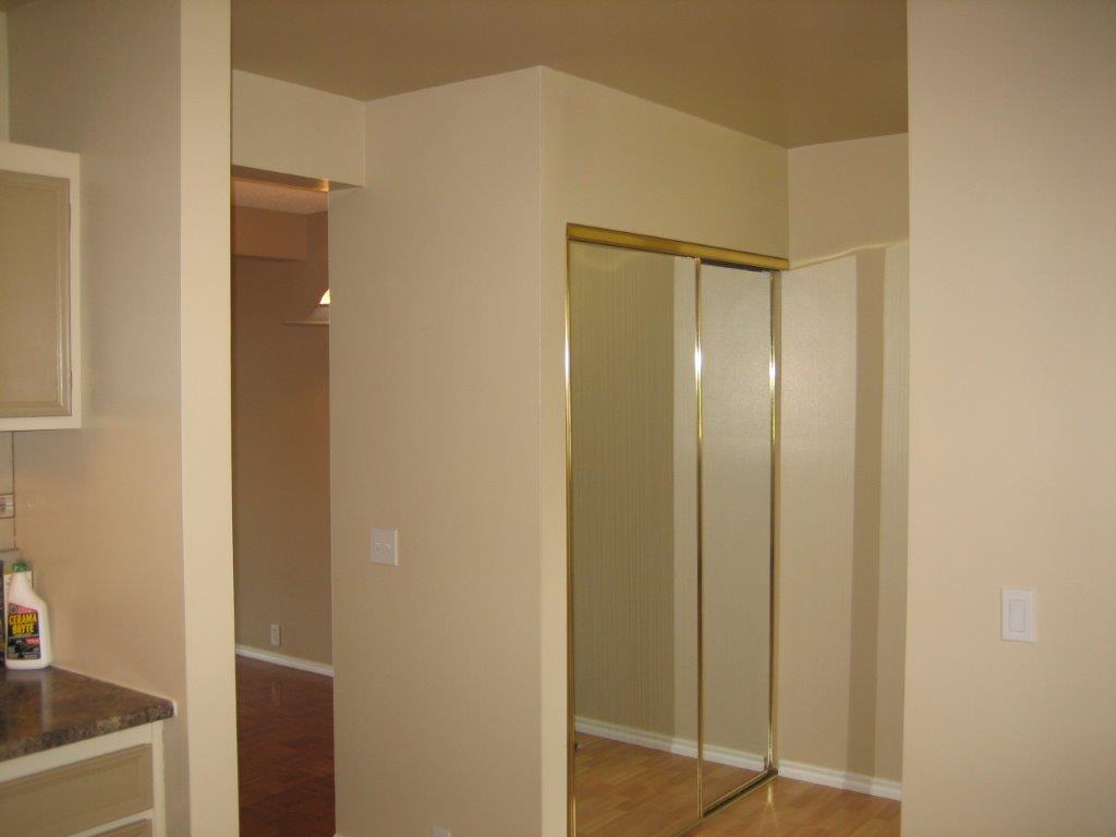 Discover this Pretty Townhome in a Pet-Friendly Community - Thumbnail 9