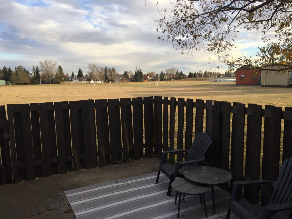 ~ GROWING FAMILY 3-Bedroom Home ~ Private Backyard ~ - Thumbnail 45
