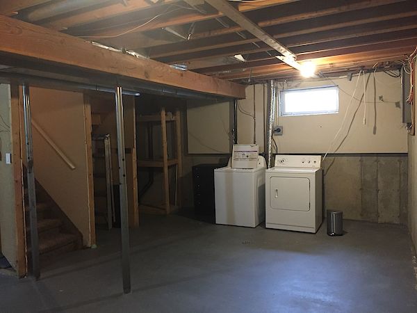 Expect QUALITY & VALUE *** CLEAN & EXPERTLY Upgraded Townhome - Thumbnail 44