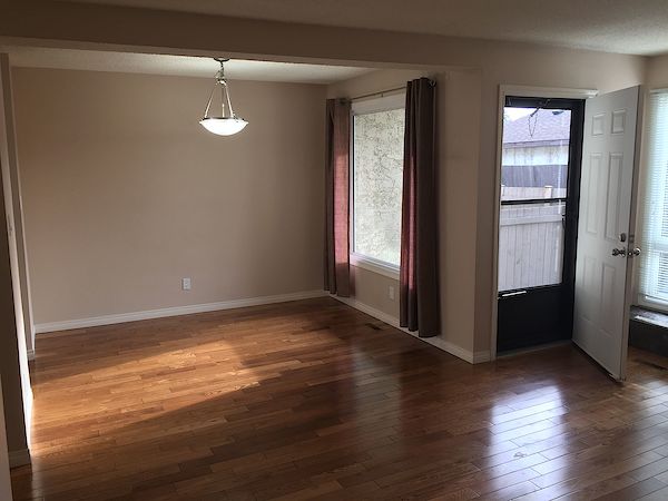 Expect QUALITY & VALUE *** CLEAN & EXPERTLY Upgraded Townhome - Thumbnail 3