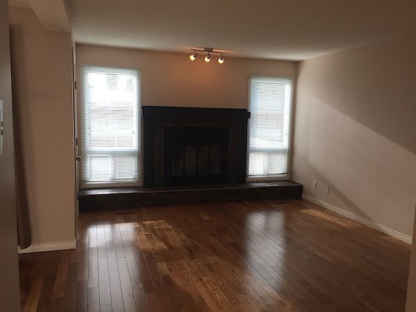 Expect QUALITY & VALUE *** CLEAN & EXPERTLY Upgraded Townhome - Thumbnail 6