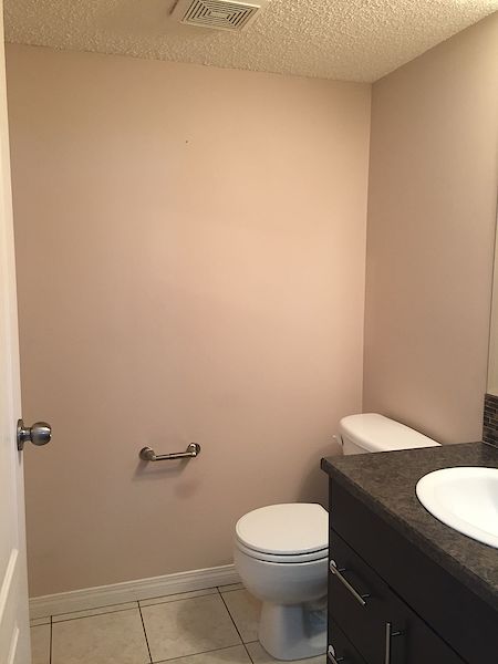 Expect QUALITY & VALUE *** CLEAN & EXPERTLY Upgraded Townhome - Thumbnail 40