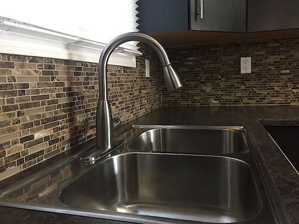 Expect QUALITY & VALUE *** CLEAN & EXPERTLY Upgraded Townhome - Thumbnail 12