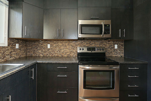 Expect QUALITY & VALUE *** CLEAN & EXPERTLY Upgraded Townhome - Thumbnail 13