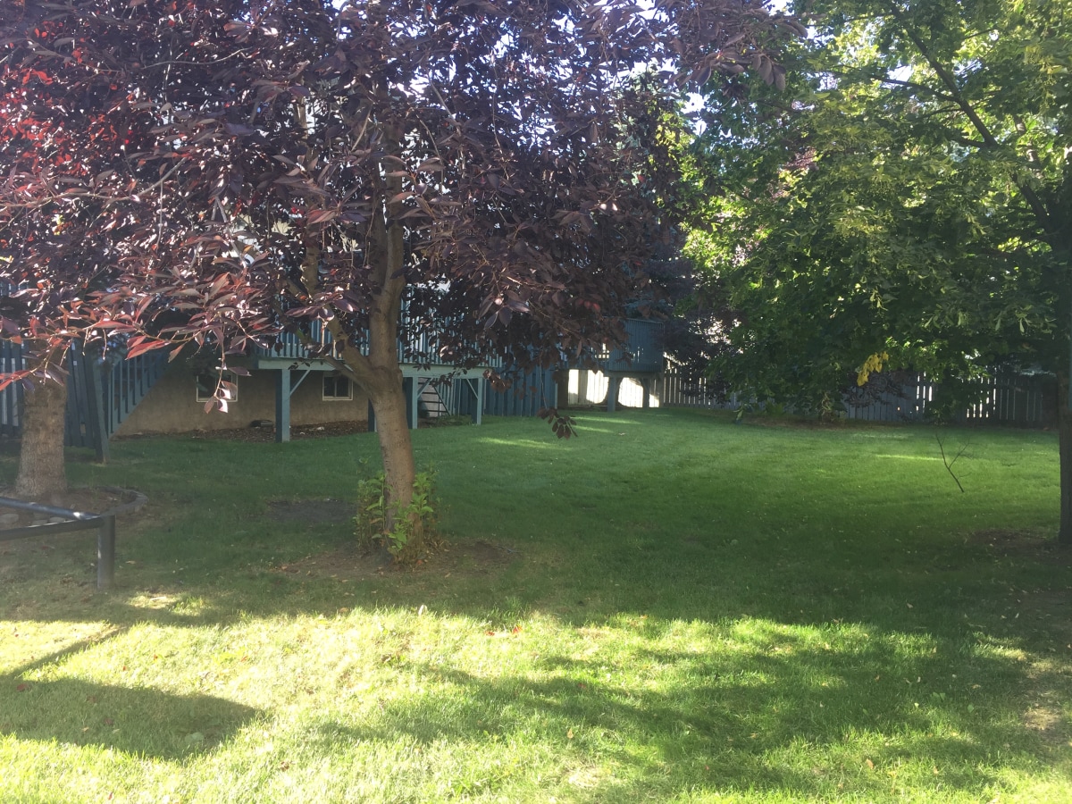 CLEAN Contemporary Townhome with ATTACHED GARAGE >>> 3 minutes to Anthony Henday - Thumbnail 41