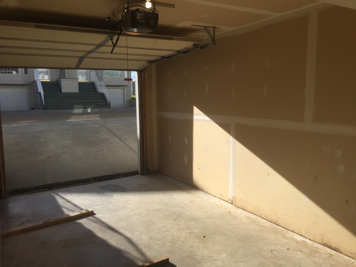 CLEAN Contemporary Townhome with ATTACHED GARAGE >>> 3 minutes to Anthony Henday - Thumbnail 35
