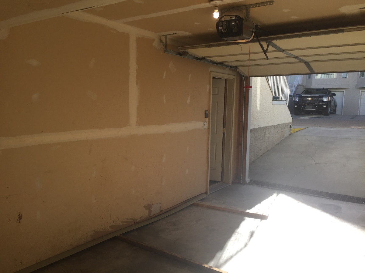 CLEAN Contemporary Townhome with ATTACHED GARAGE >>> 3 minutes to Anthony Henday - Thumbnail 36