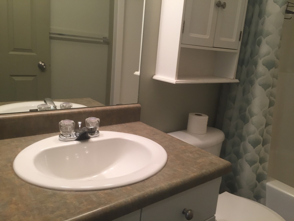 CLEAN Contemporary Townhome with ATTACHED GARAGE >>> 3 minutes to Anthony Henday - Thumbnail 28
