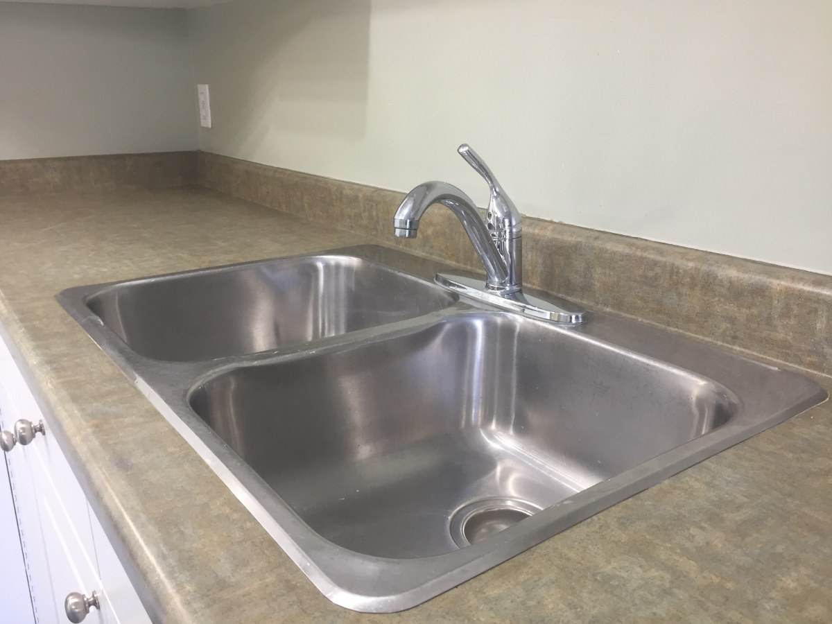 CLEAN Contemporary Townhome with ATTACHED GARAGE >>> 3 minutes to Anthony Henday - Thumbnail 16