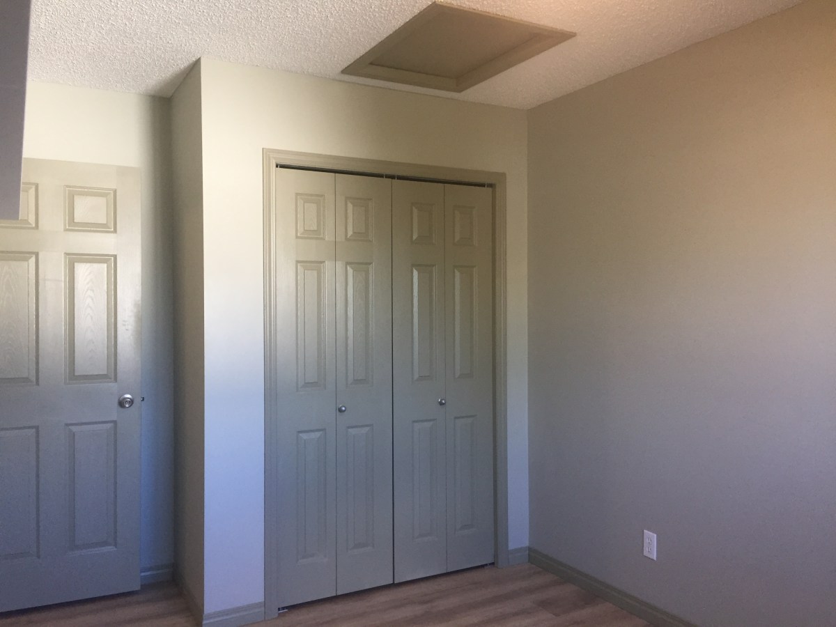 CLEAN Contemporary Townhome with ATTACHED GARAGE >>> 3 minutes to Anthony Henday - Thumbnail 18