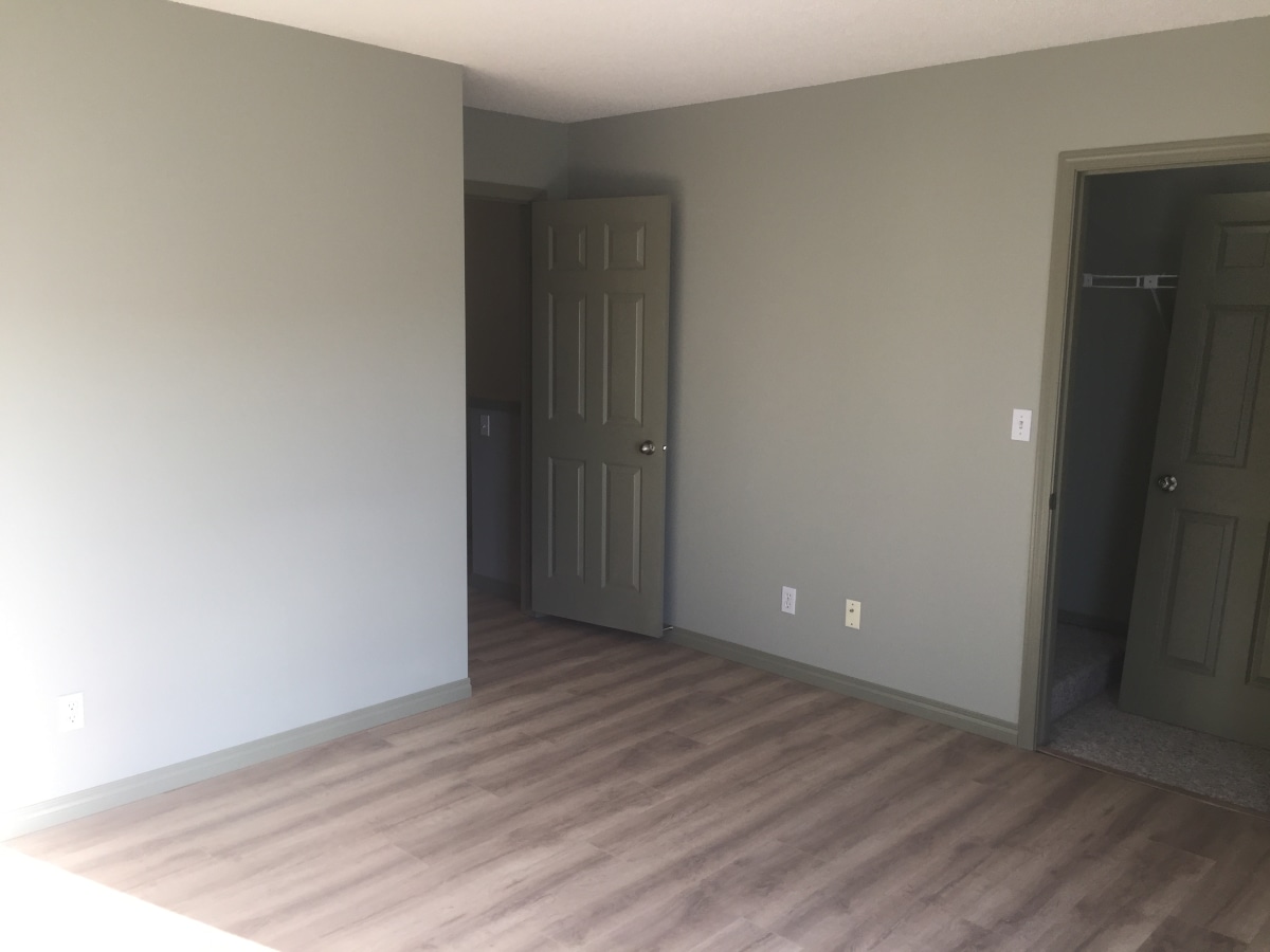 CLEAN Contemporary Townhome with ATTACHED GARAGE >>> 3 minutes to Anthony Henday - Thumbnail 20