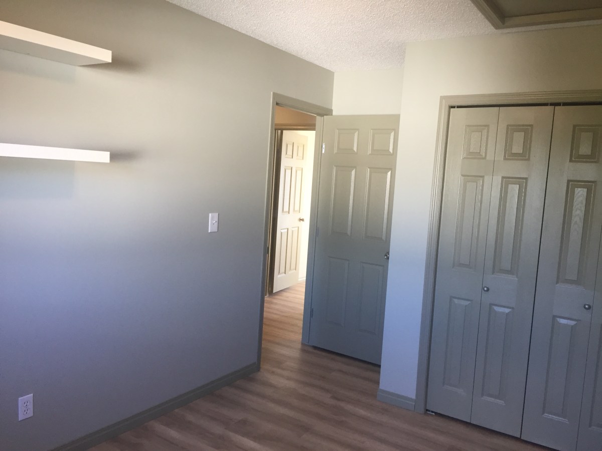 CLEAN Contemporary Townhome with ATTACHED GARAGE >>> 3 minutes to Anthony Henday - Thumbnail 23