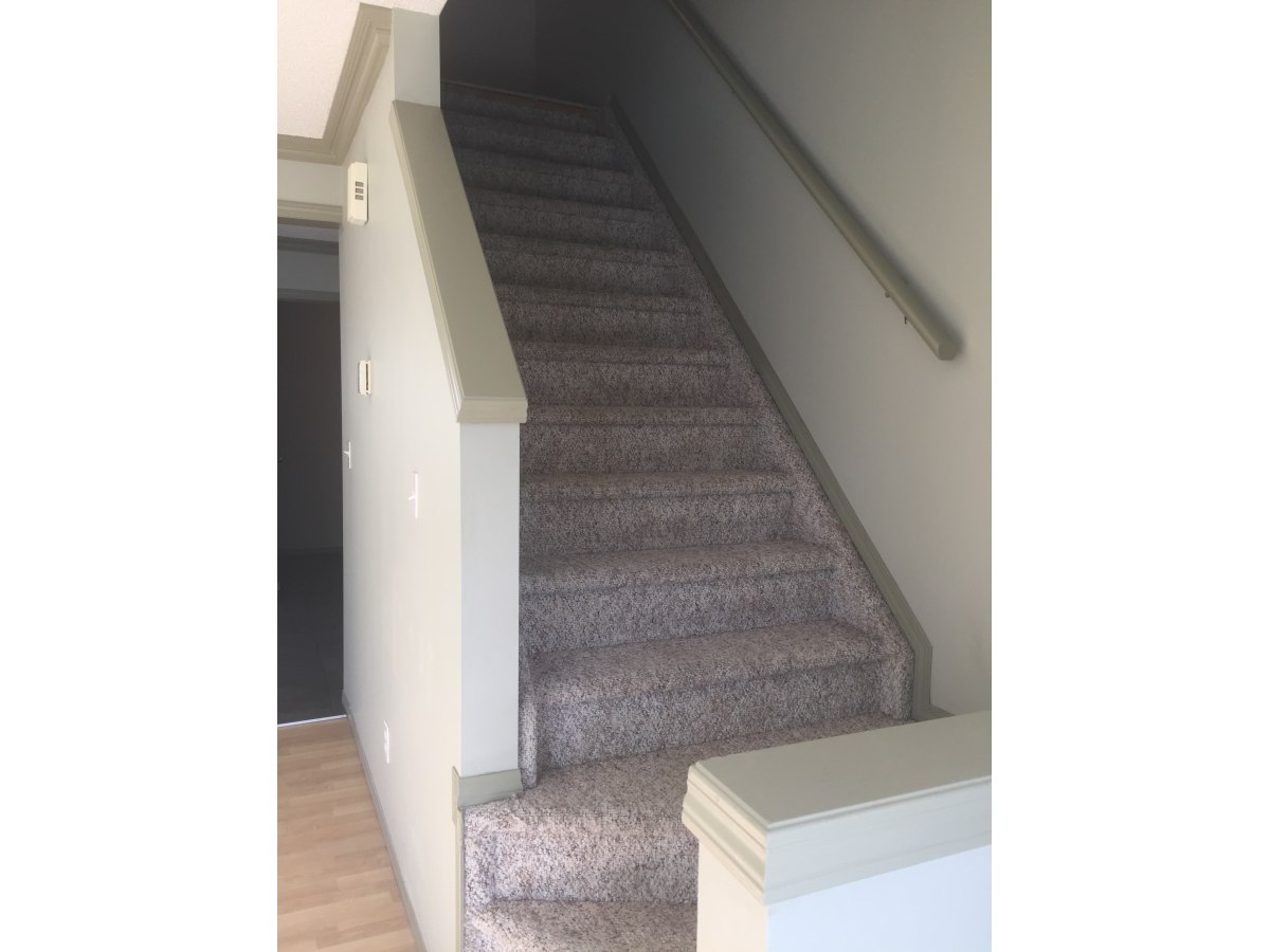 CLEAN Contemporary Townhome with ATTACHED GARAGE >>> 3 minutes to Anthony Henday - Thumbnail 4