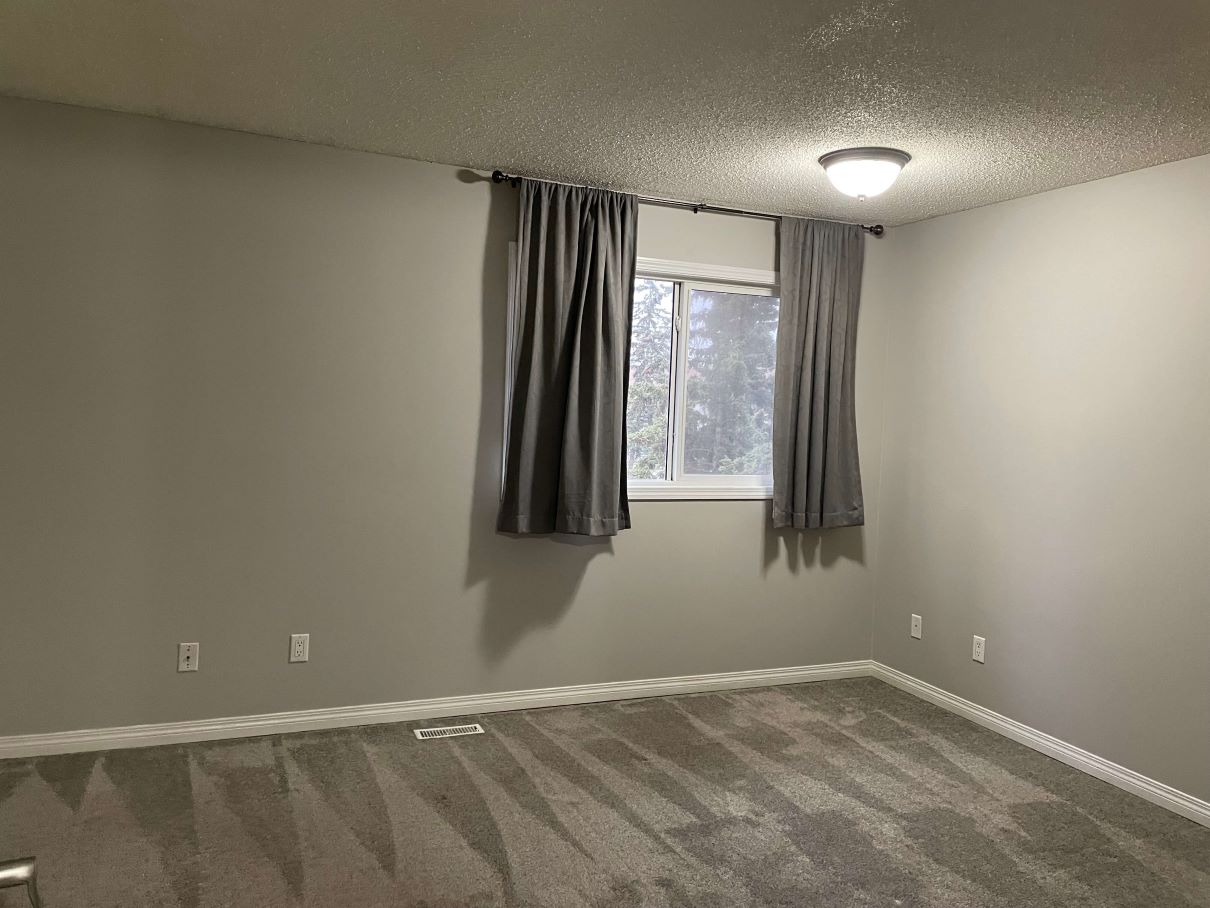 FRESH 3 Bedroom Townhome, 5 Appliances ~ North Edmonton - Thumbnail 9