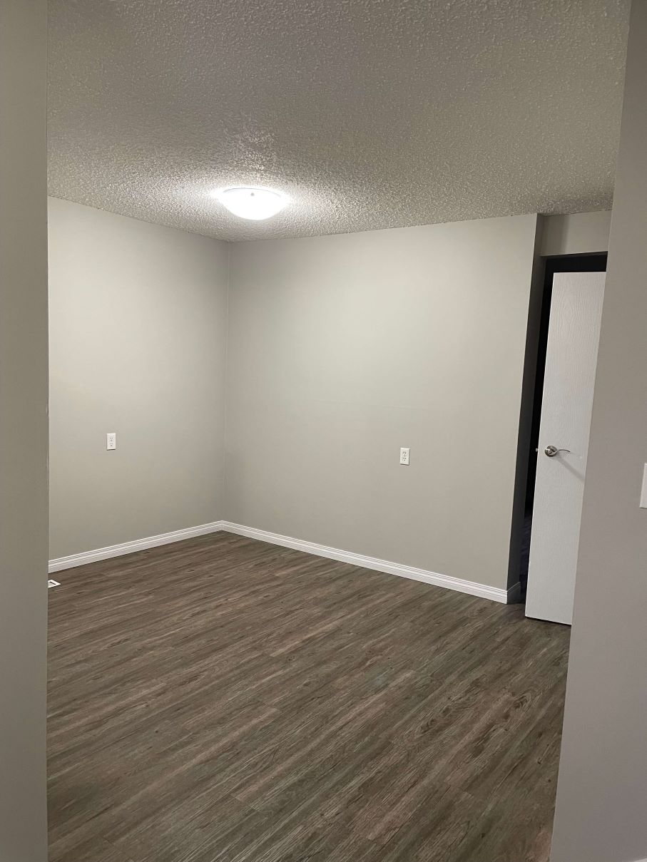 FRESH 3 Bedroom Townhome, 5 Appliances ~ North Edmonton - Thumbnail 8