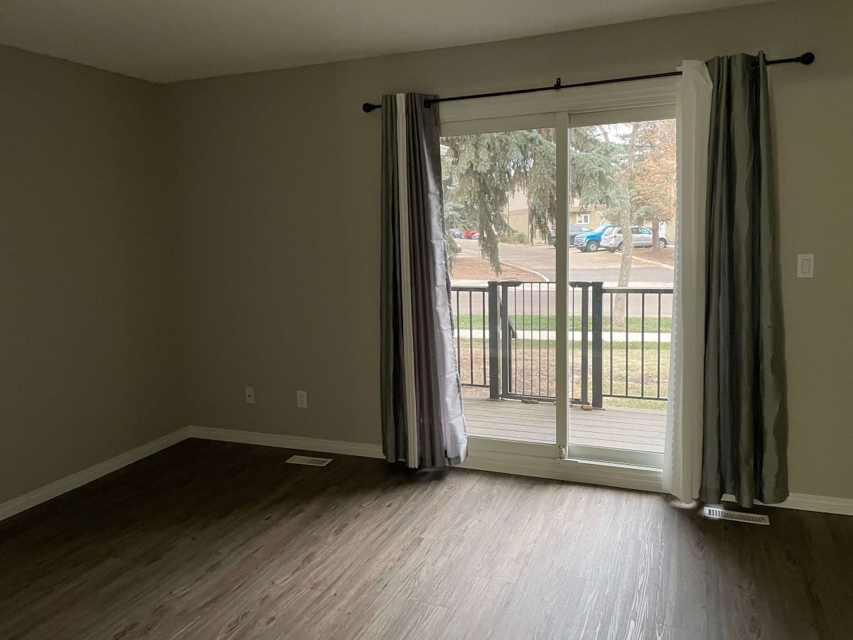 FRESH 3 Bedroom Townhome, 5 Appliances ~ North Edmonton - Thumbnail 2