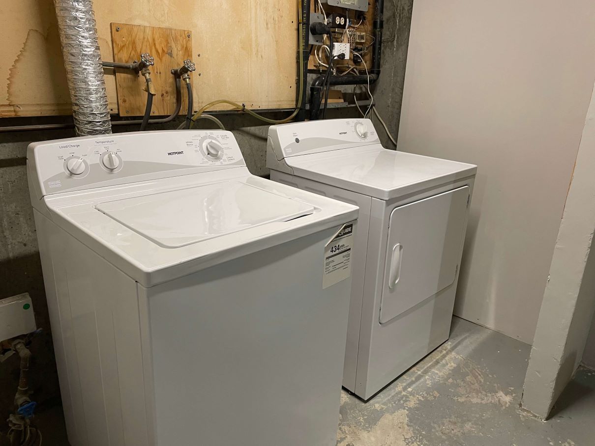 FRESH 3 Bedroom Townhome, 5 Appliances ~ North Edmonton - Thumbnail 17