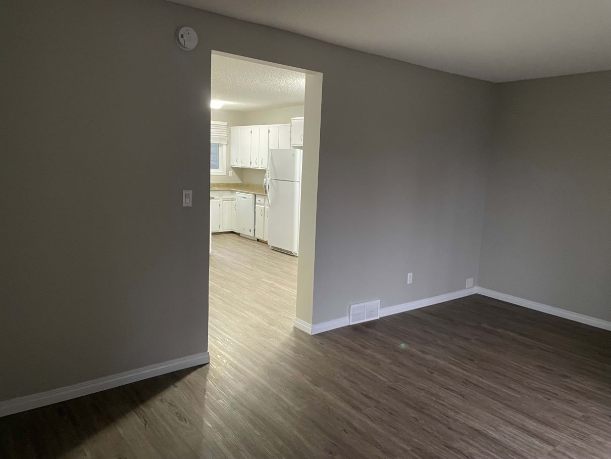 FRESH 3 Bedroom Townhome, 5 Appliances ~ North Edmonton - Thumbnail 3