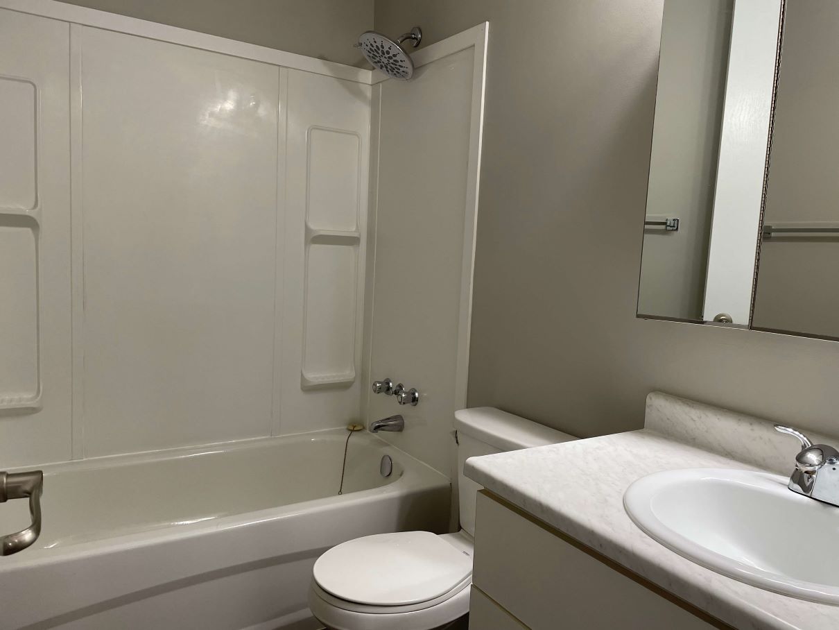FRESH 3 Bedroom Townhome, 5 Appliances ~ North Edmonton - Thumbnail 16